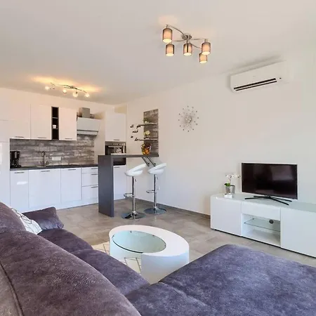 Marabella Modern With Wifi, Balcony *