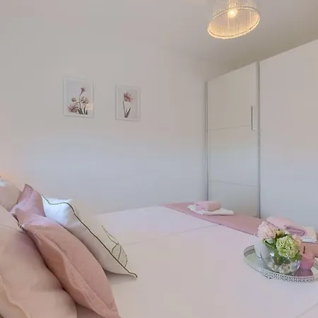 Apartment Marabella Modern With Wifi, Balcony Medulin