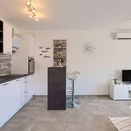 Apartment Marabella Modern With Wifi, Balcony